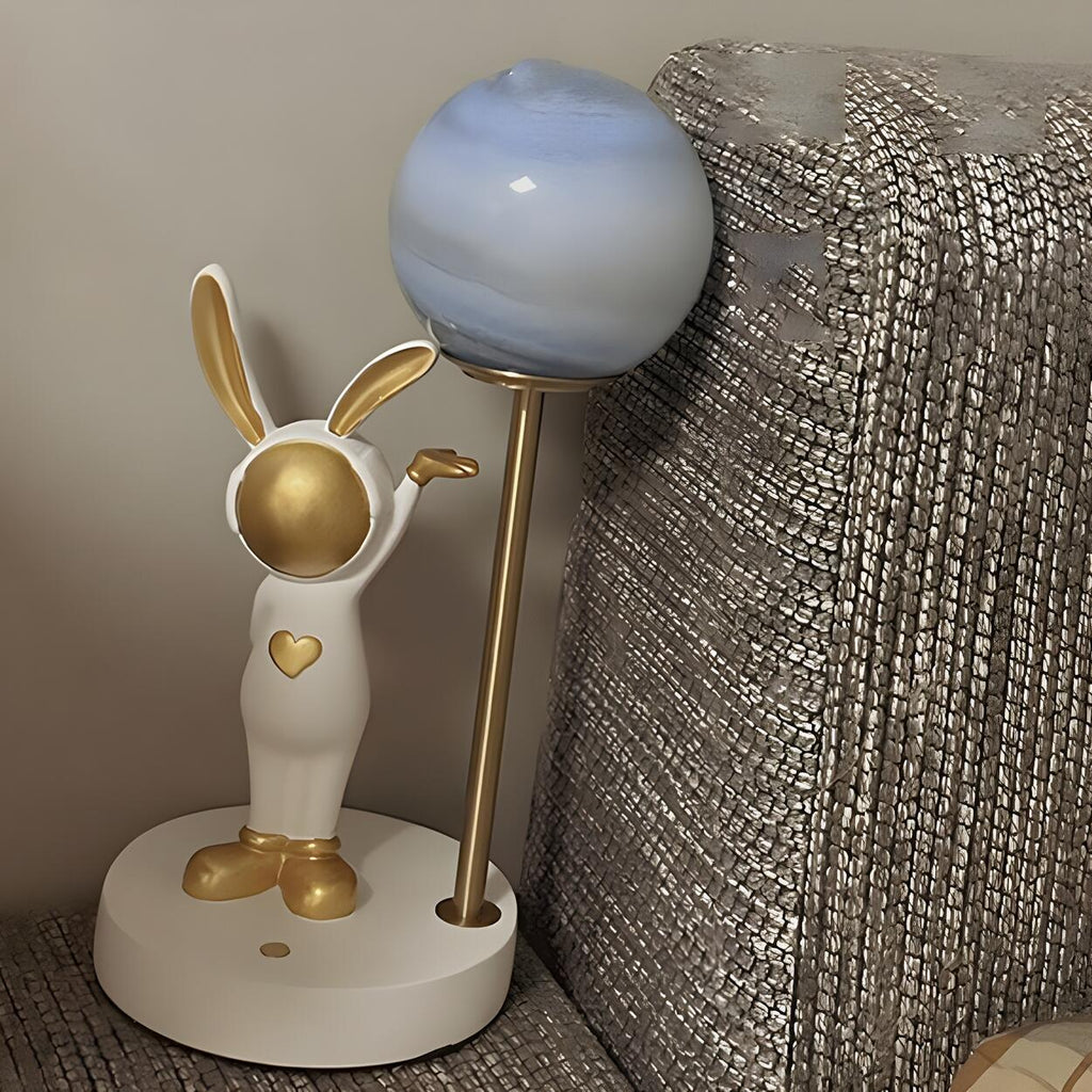 Nyckfull Bunny Globe-bordslampa med glasskärm och metallfot