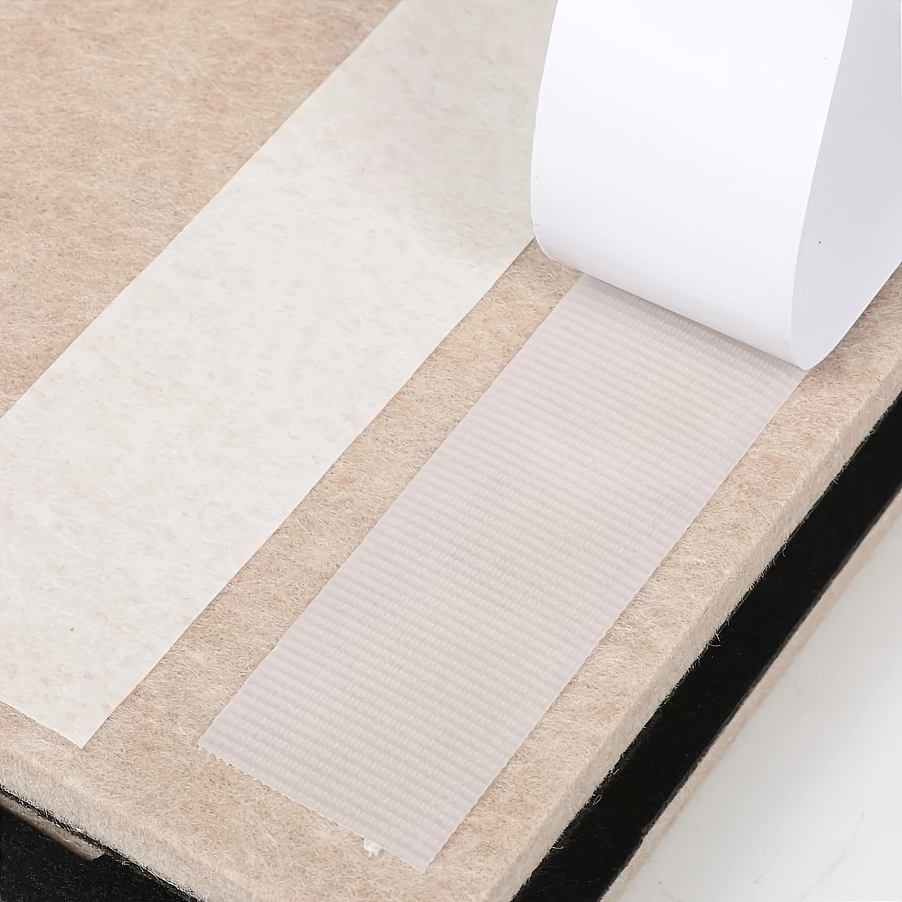 Överdimensionerad böjd filt-anslagstavla - Självhäftande väggpanel för foton, anteckningar och modern inredning