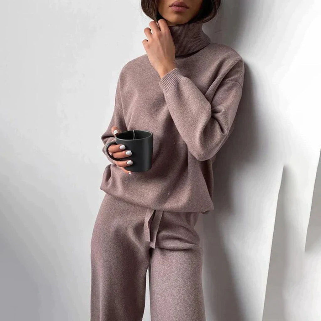 Sylvia | Stickat set med polotröja och vida byxor - Mysiga loungekläder