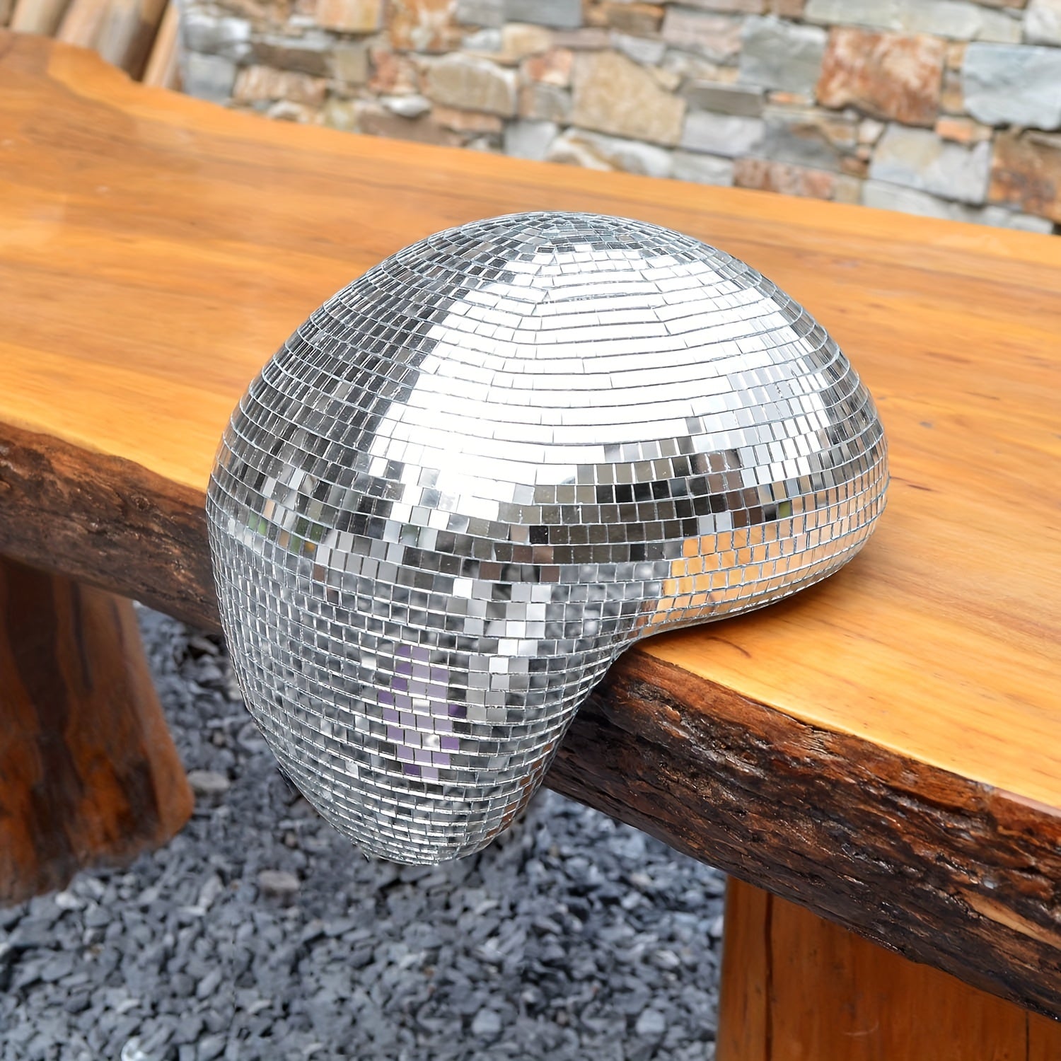 Skulptur av smält silverdiskoboll - Droppdekoration i speglat glas för modern heminredning