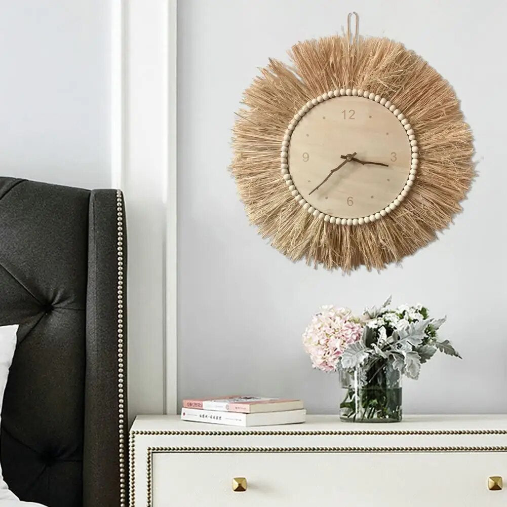 Handgjord bohemisk väggklocka - Rustik vetehalmdesign med dekordetaljer i naturlig fiber