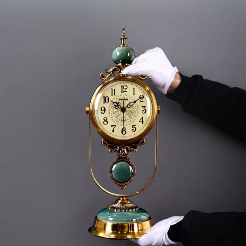 Vintage skrivbordsklocka i mässing - Klassisk pendelklocka för elegant hem- och kontorsinredning