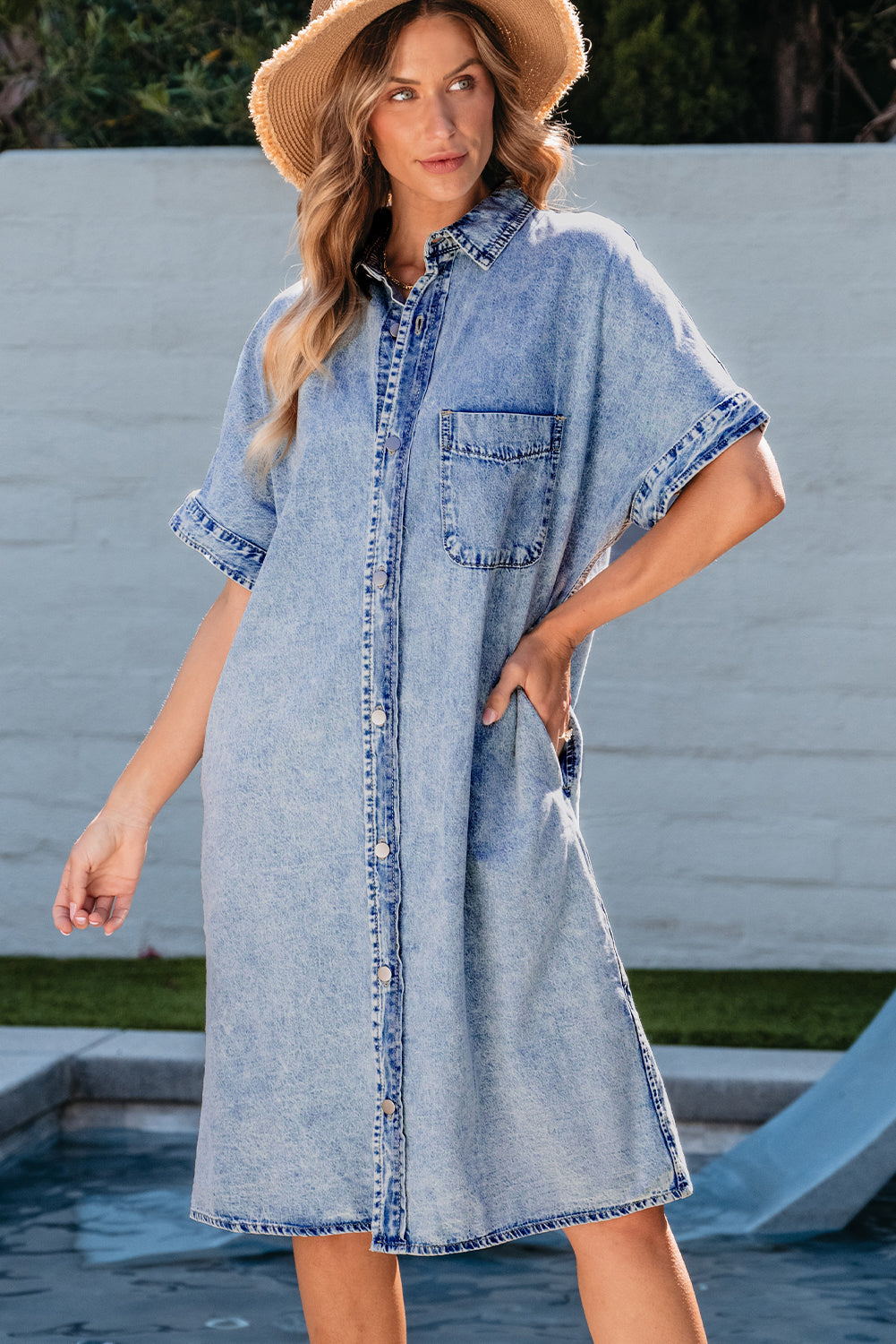 Klassisk midiklänning i denim med knappar för kvinnor