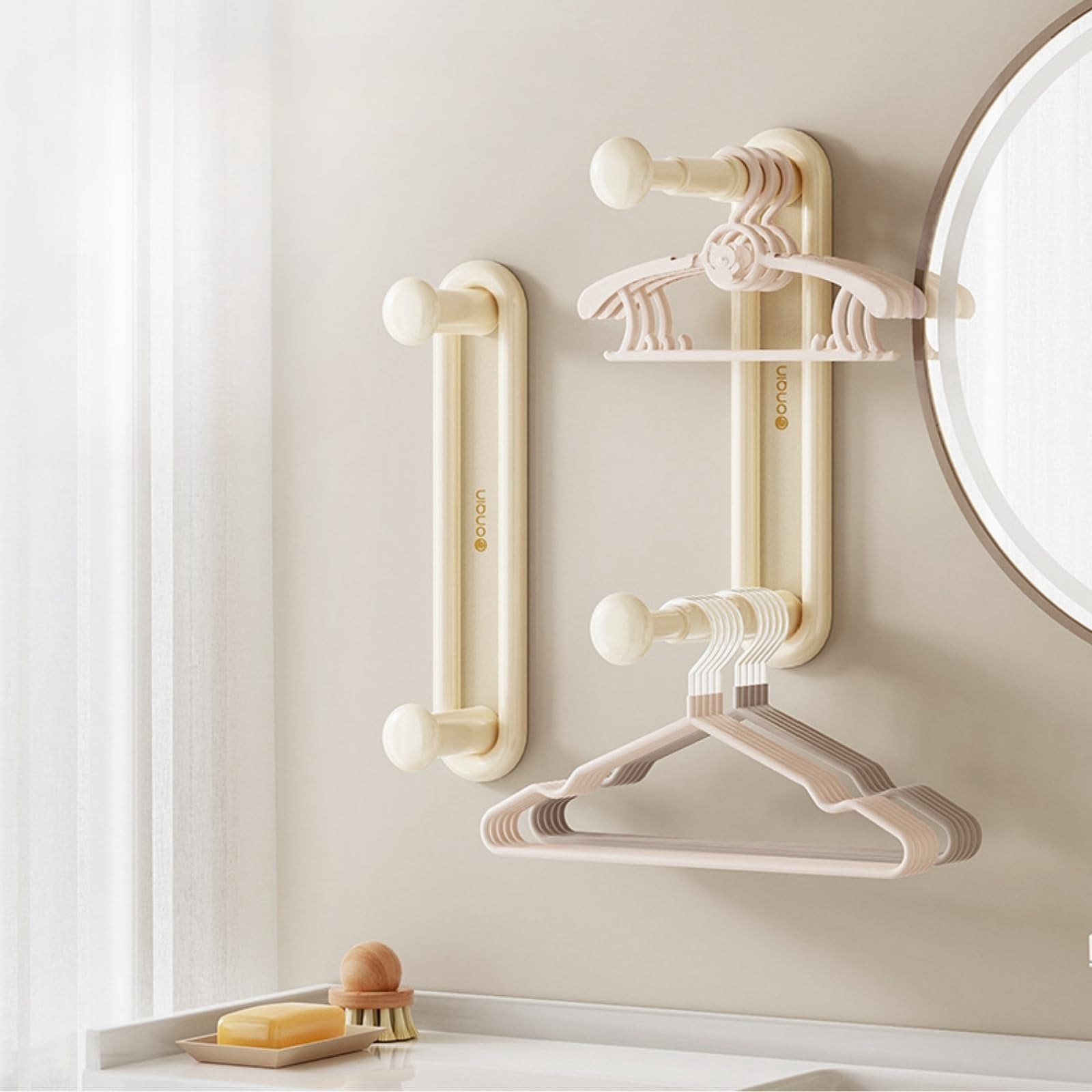 Justerbar vägghylla med dubbla lager – Platsbesparande klädorganisatör