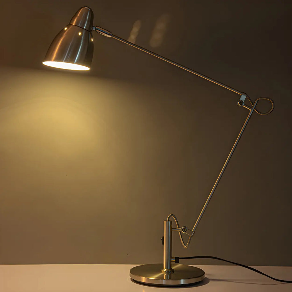 Elegant silverfärgad skrivbordslampa med klockskärm – Modern metallbordslampa för studier och arbetsytor