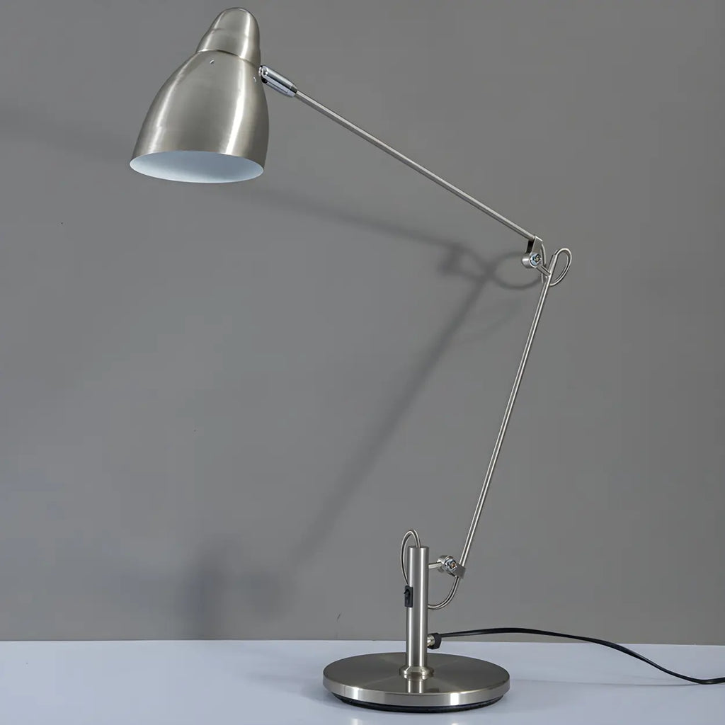 Elegant silverfärgad skrivbordslampa med klockskärm – Modern metallbordslampa för studier och arbetsytor