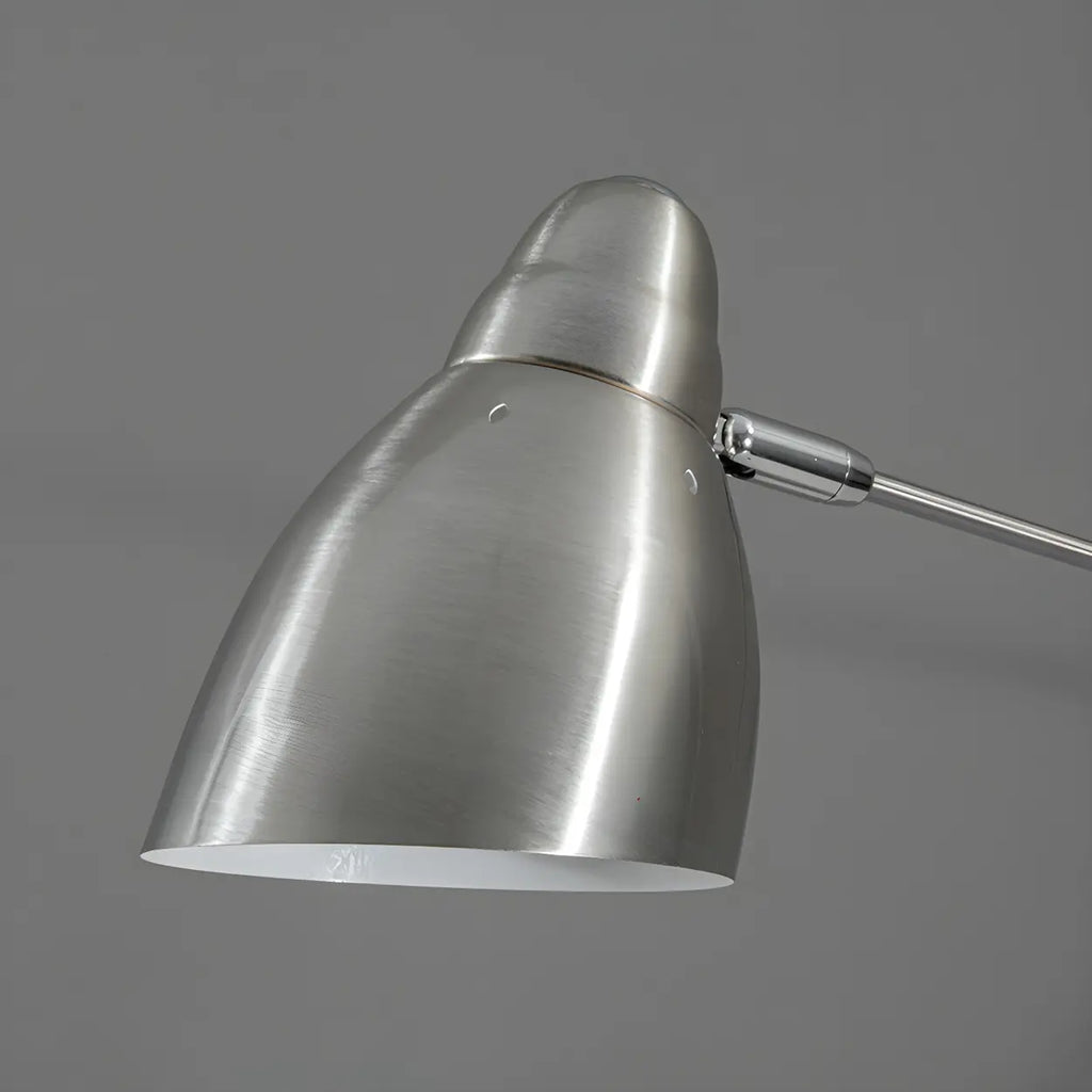 Elegant silverfärgad skrivbordslampa med klockskärm – Modern metallbordslampa för studier och arbetsytor