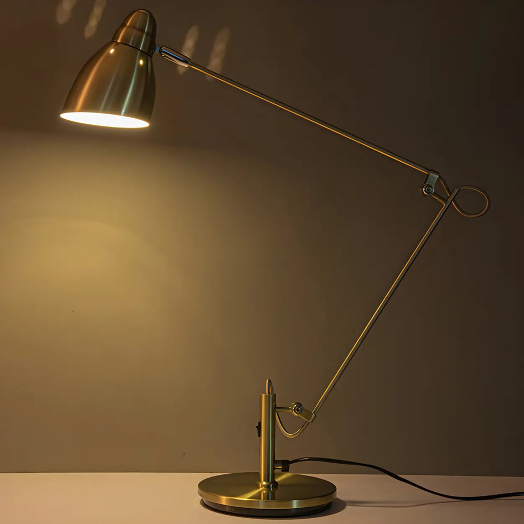 Elegant silverfärgad skrivbordslampa med klockskärm – Modern metallbordslampa för studier och arbetsytor