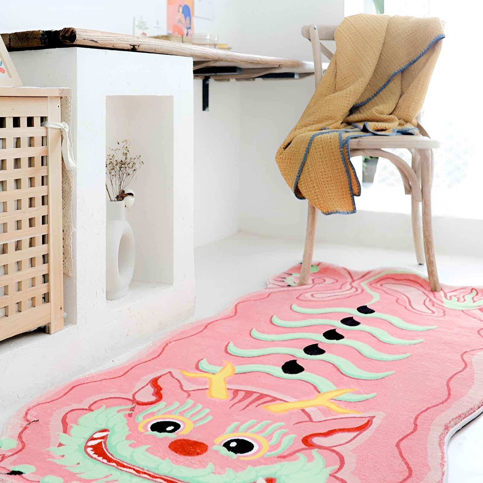 SnuggleNest - Rund matta med nyckfullt drakeskratt