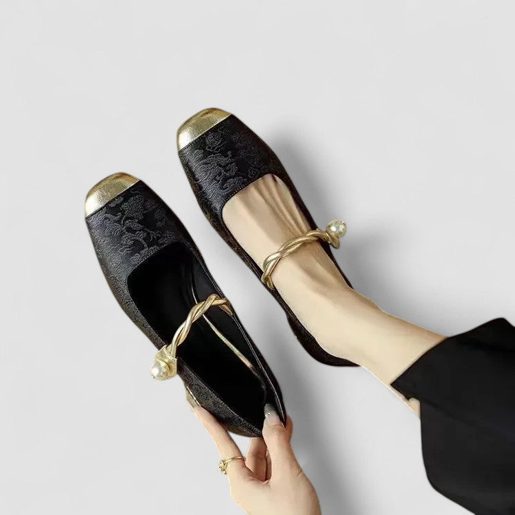 Fredrika | Mary Jane-skor med blockklack och utsmyckad rem – skor i vintage-stil med låg klack