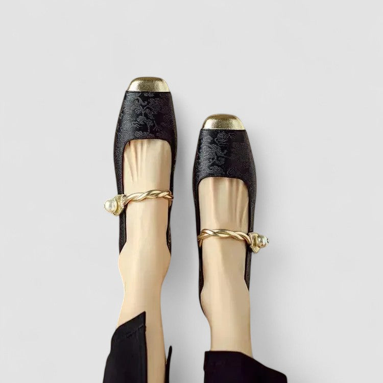 Fredrika | Mary Jane-skor med blockklack och utsmyckad rem – skor i vintage-stil med låg klack