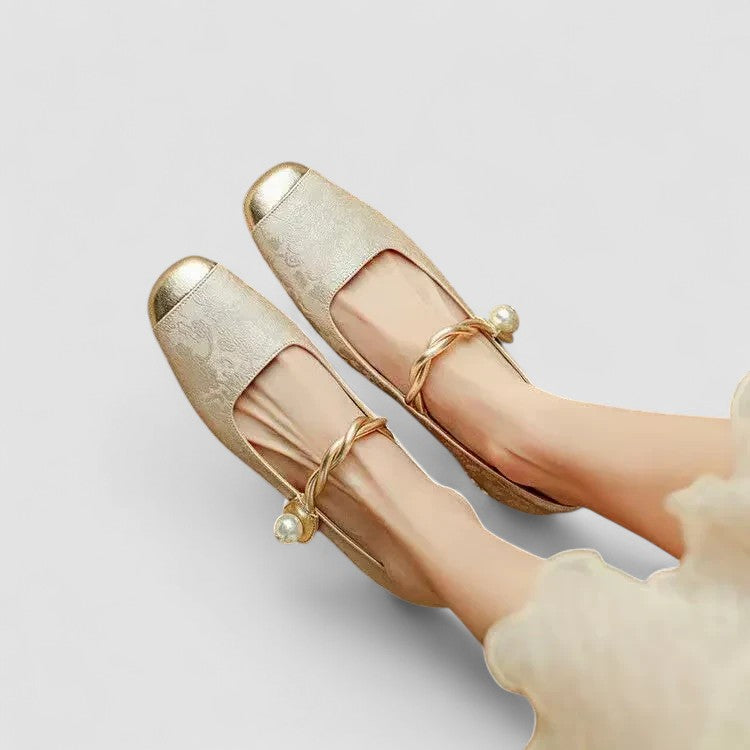 Fredrika | Mary Jane-skor med blockklack och utsmyckad rem – skor i vintage-stil med låg klack