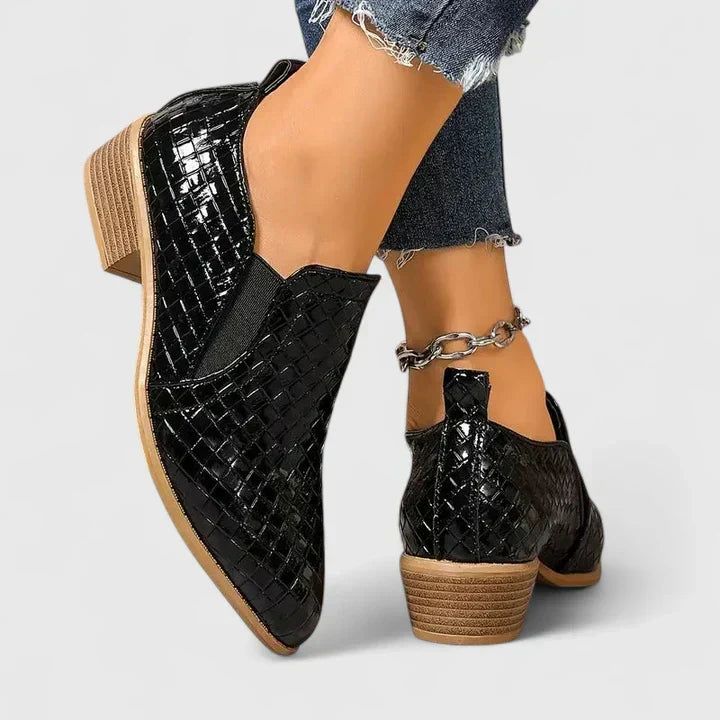 Rosalba | Avslappnad ankelboots med vävd struktur, spetsig tå, blockklack och slip-on-modell