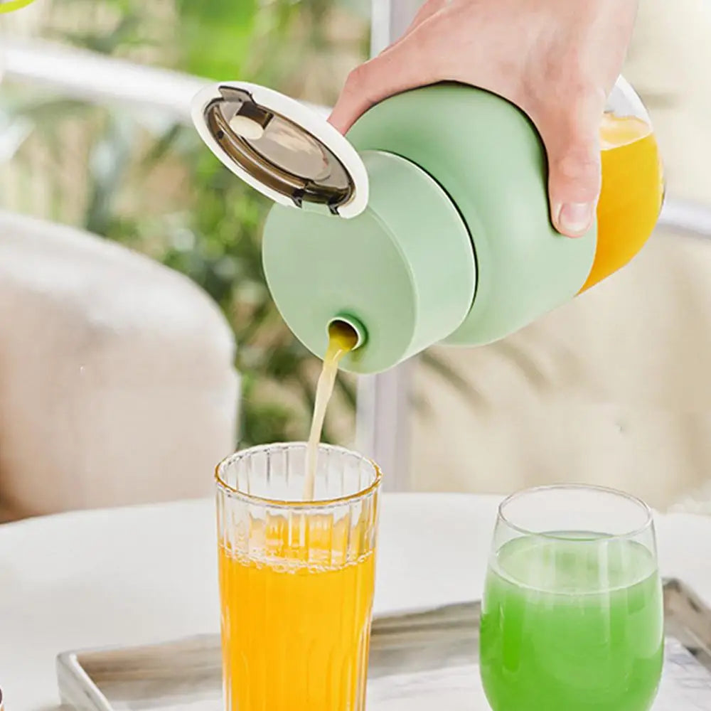Kompakt 2-i-1 juice- och smoothiemaskin för resor och hemmet