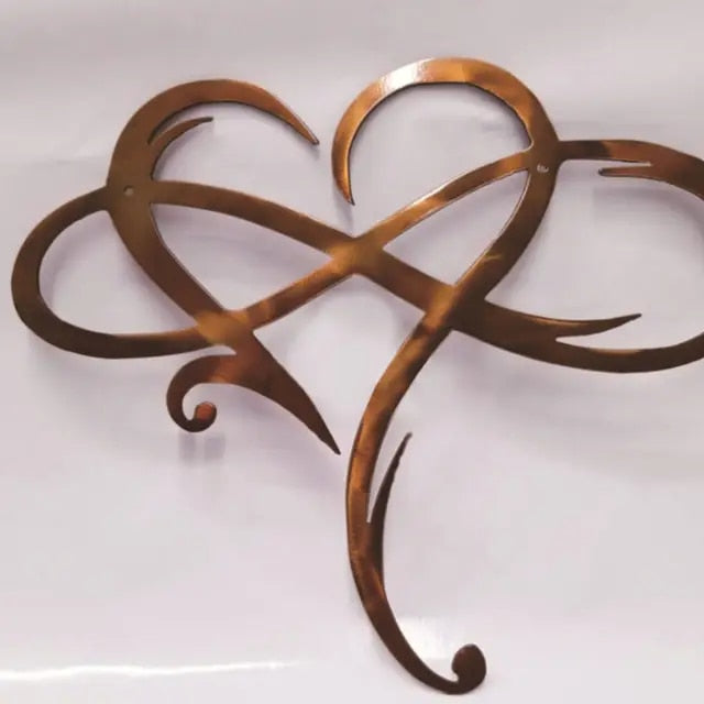 IronEcho – Handsmidd Väggskulptur med Infinity Heart