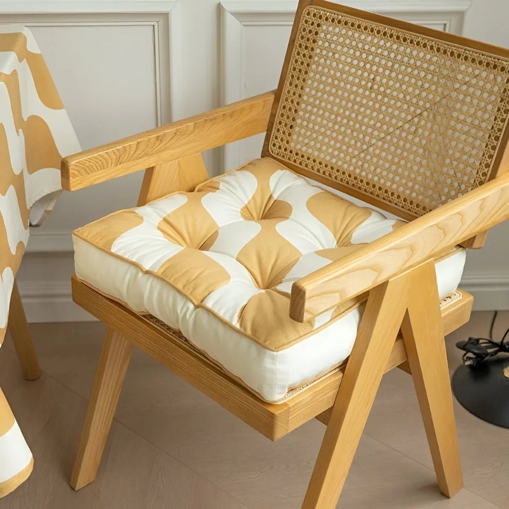 Konstinspirerad kudde med virvelmönster - Vardagsrum och sovrumsinredning