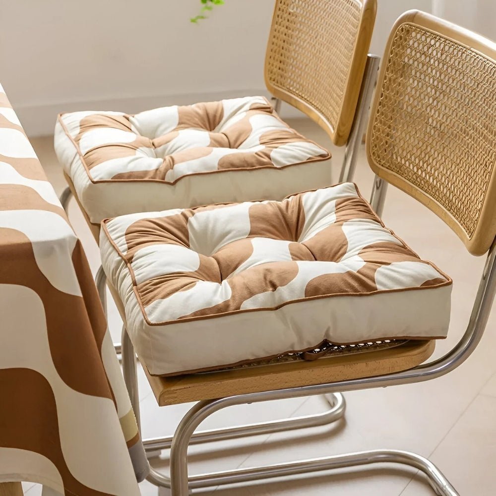 Konstinspirerad kudde med virvelmönster - Vardagsrum och sovrumsinredning