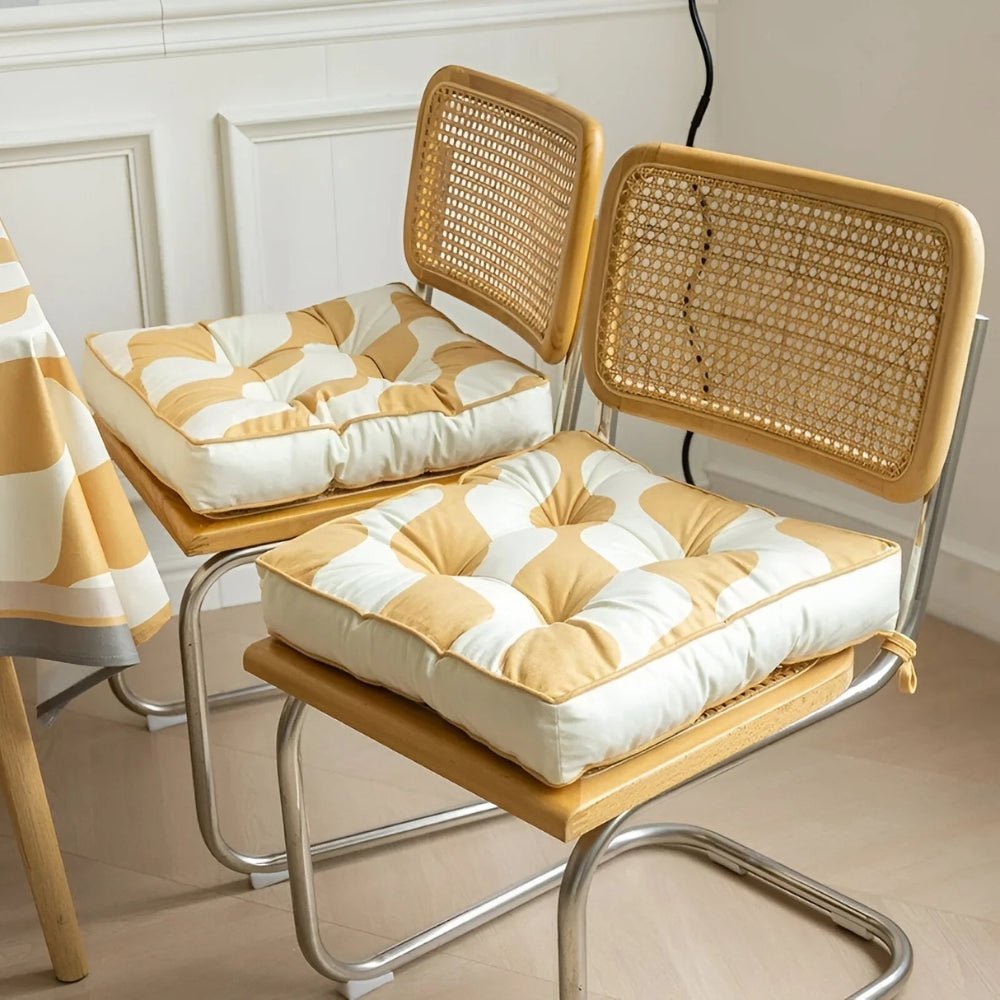 Konstinspirerad kudde med virvelmönster - Vardagsrum och sovrumsinredning