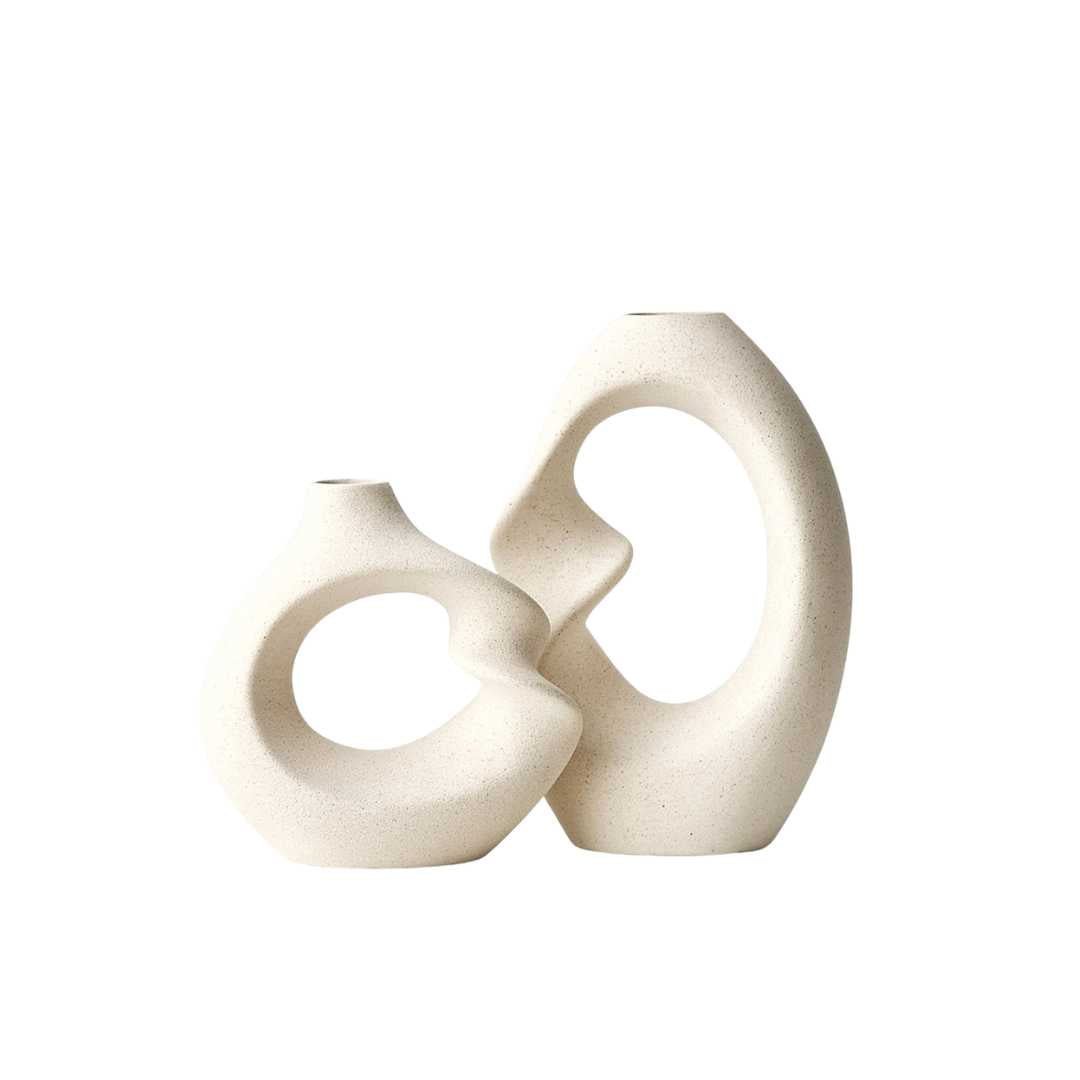 Minimalistisk skandinavisk heminredning – elegant hyll- och bordsdekor