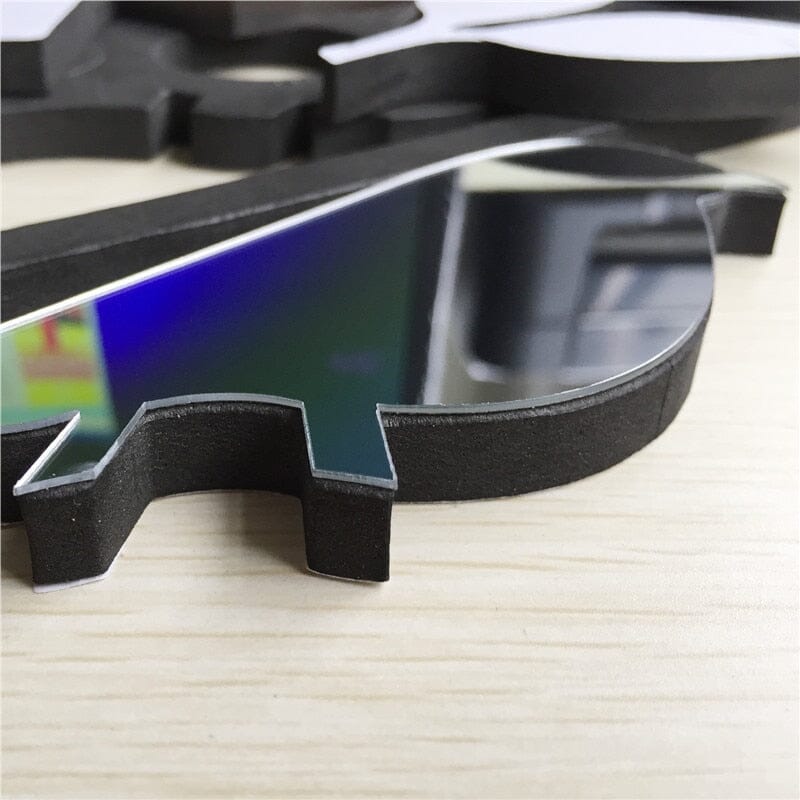 Minimalistisk spegelklocka med kattmotiv – Modern dekorativ väggkonst med kvartsprecision