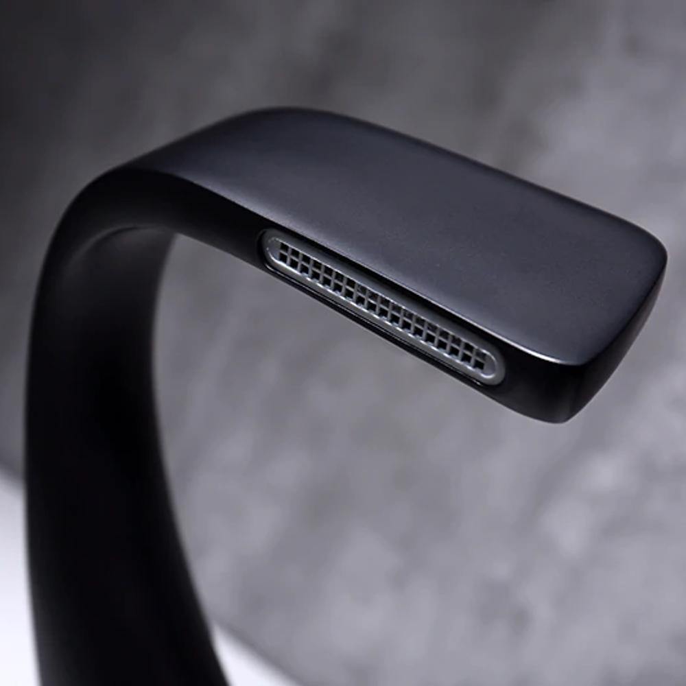 Modern tvättställsblandare – Slitstark kromblandare med ett grepp