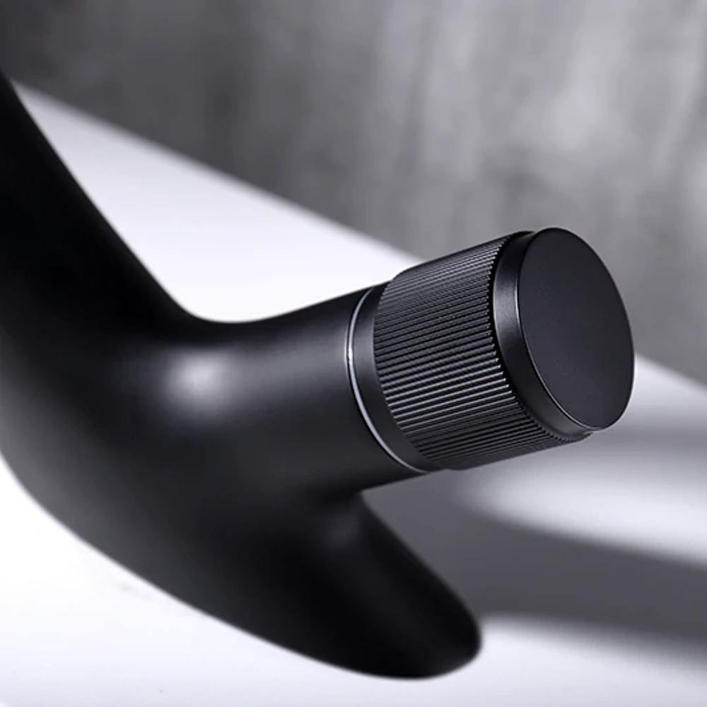 Modern tvättställsblandare – Slitstark kromblandare med ett grepp