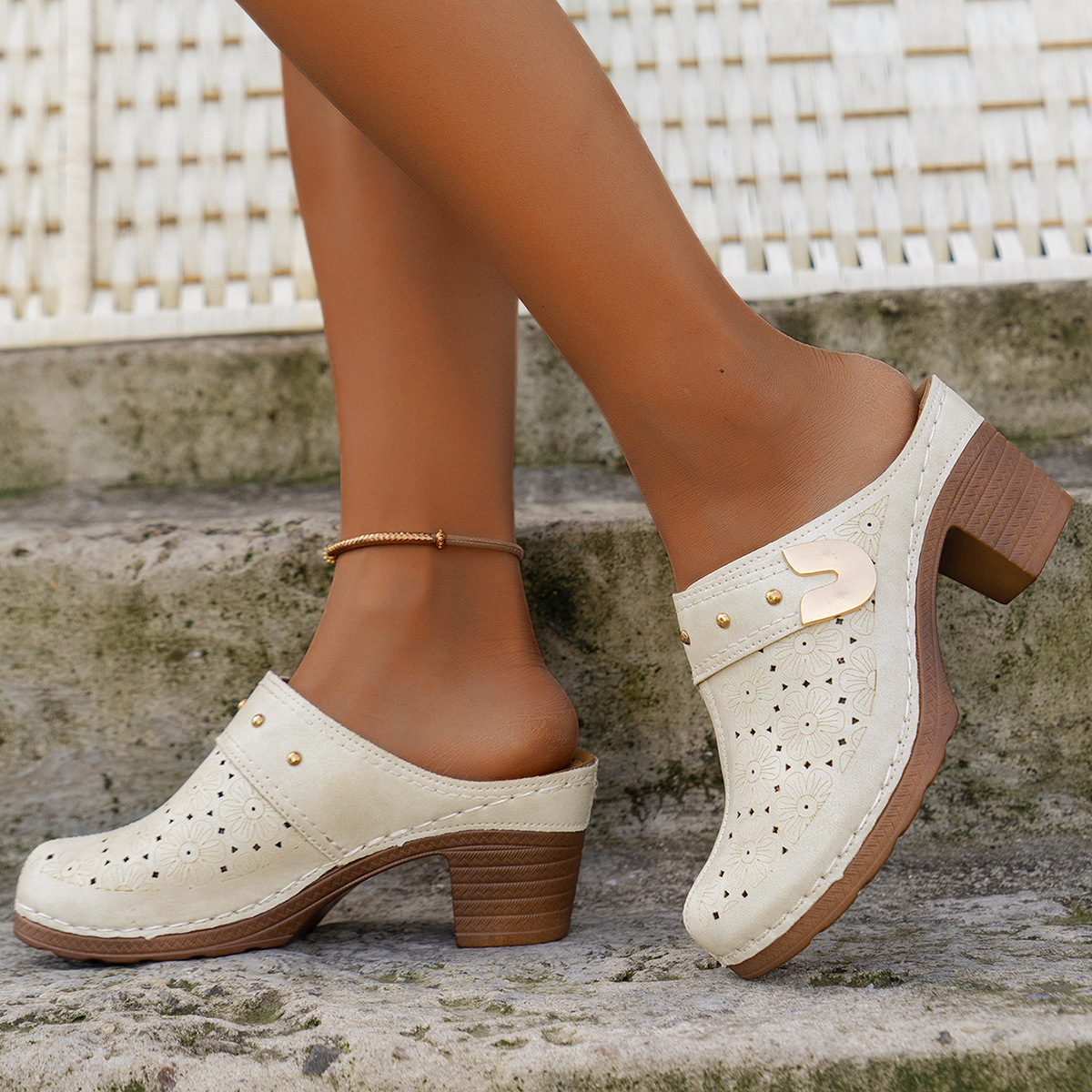 Damplatåsandaler med slip-on-detaljer