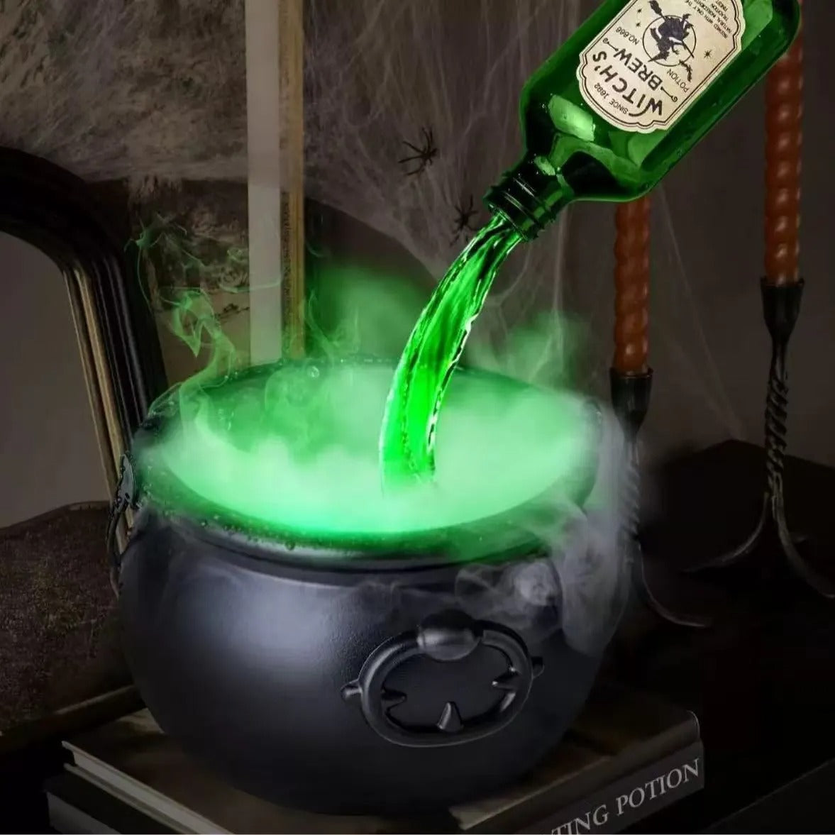 Mystic Witch Cauldron Prop – Flytande trolldryckflaska med dimmig rökeffekt