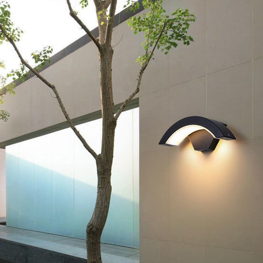 Minimalistisk bågformad utomhusväggarmatur – Modern svart utomhuslampa