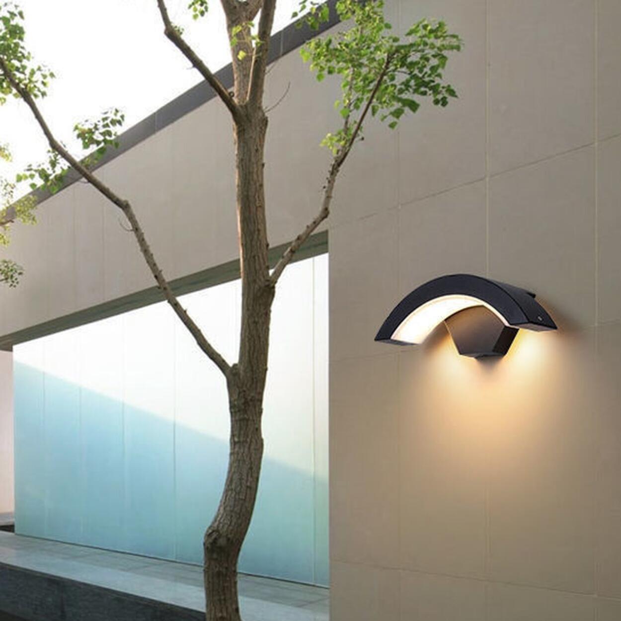 Minimalistisk bågformad utomhusväggarmatur – Modern svart utomhuslampa