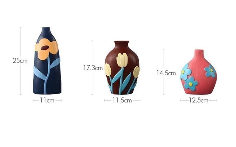 Keramiska blomvaser med utskärningsdesign