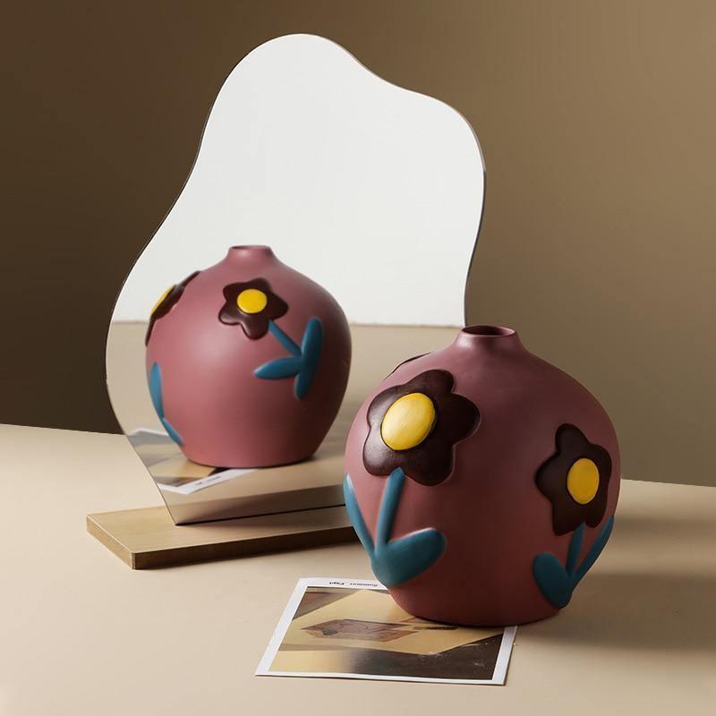 Keramiska blomvaser med utskärningsdesign