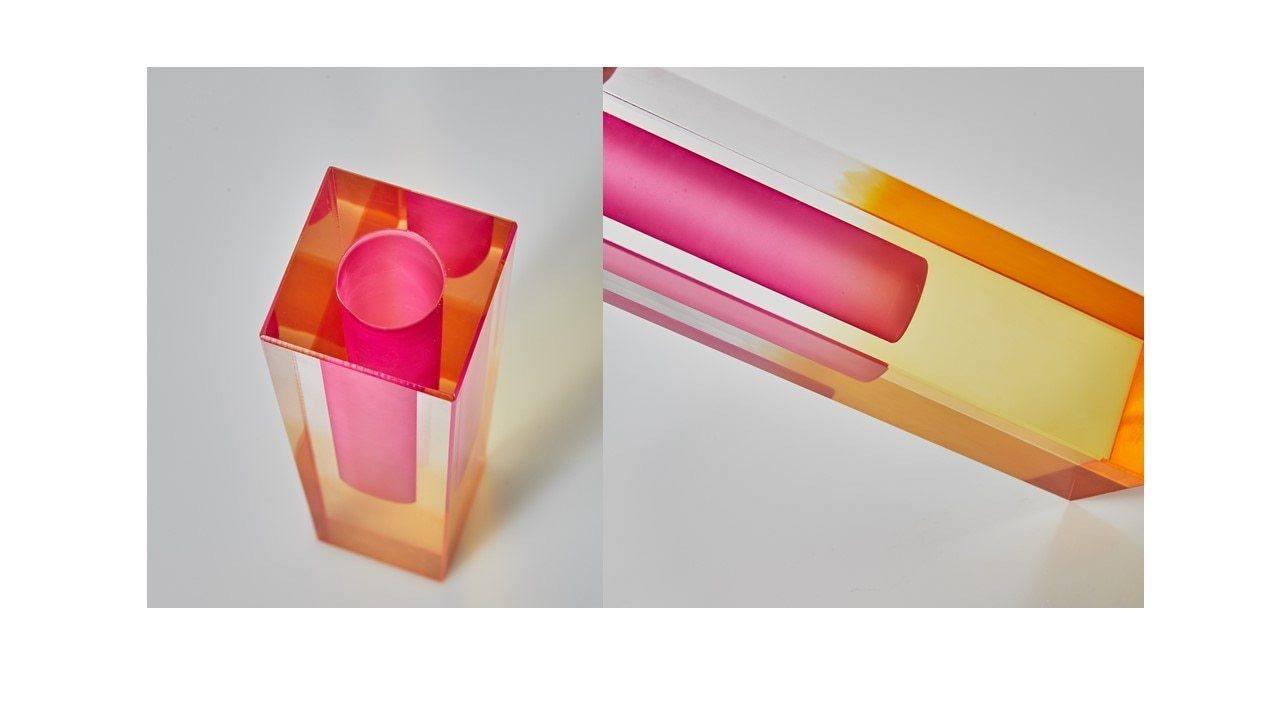 Crystal Prism Akryl Vas – Chic Geometric Accent