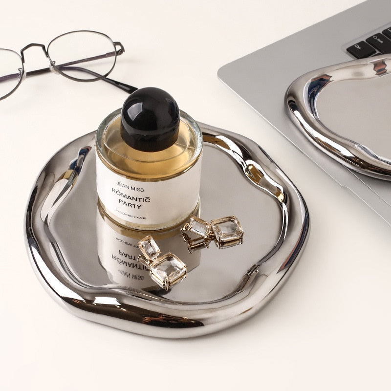 Kromadekorerad keramisk serveringsbricka – Elegant snacks- och förrättstallrik