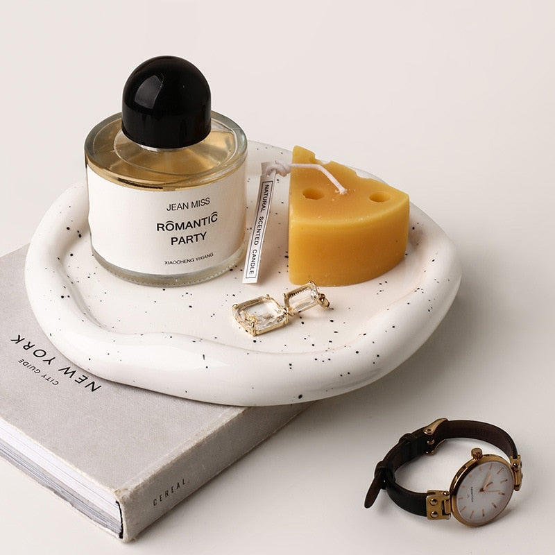 Kromadekorerad keramisk serveringsbricka – Elegant snacks- och förrättstallrik