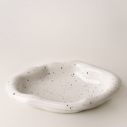 Kromadekorerad keramisk serveringsbricka – Elegant snacks- och förrättstallrik