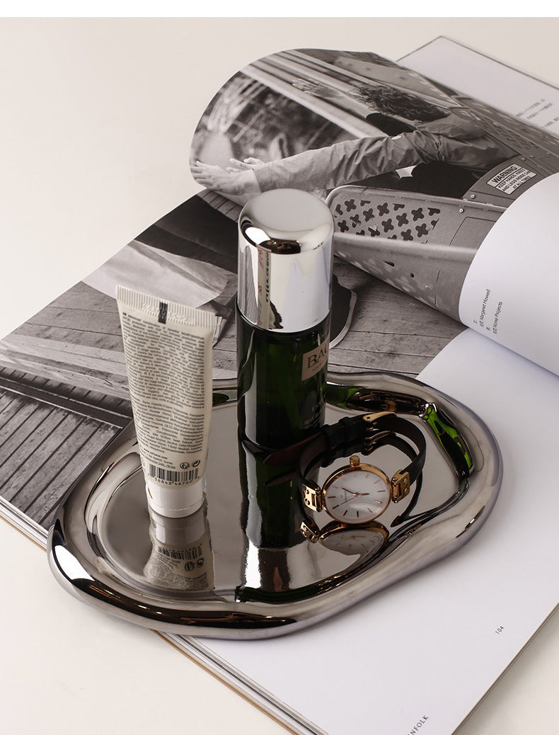 Kromadekorerad keramisk serveringsbricka – Elegant snacks- och förrättstallrik