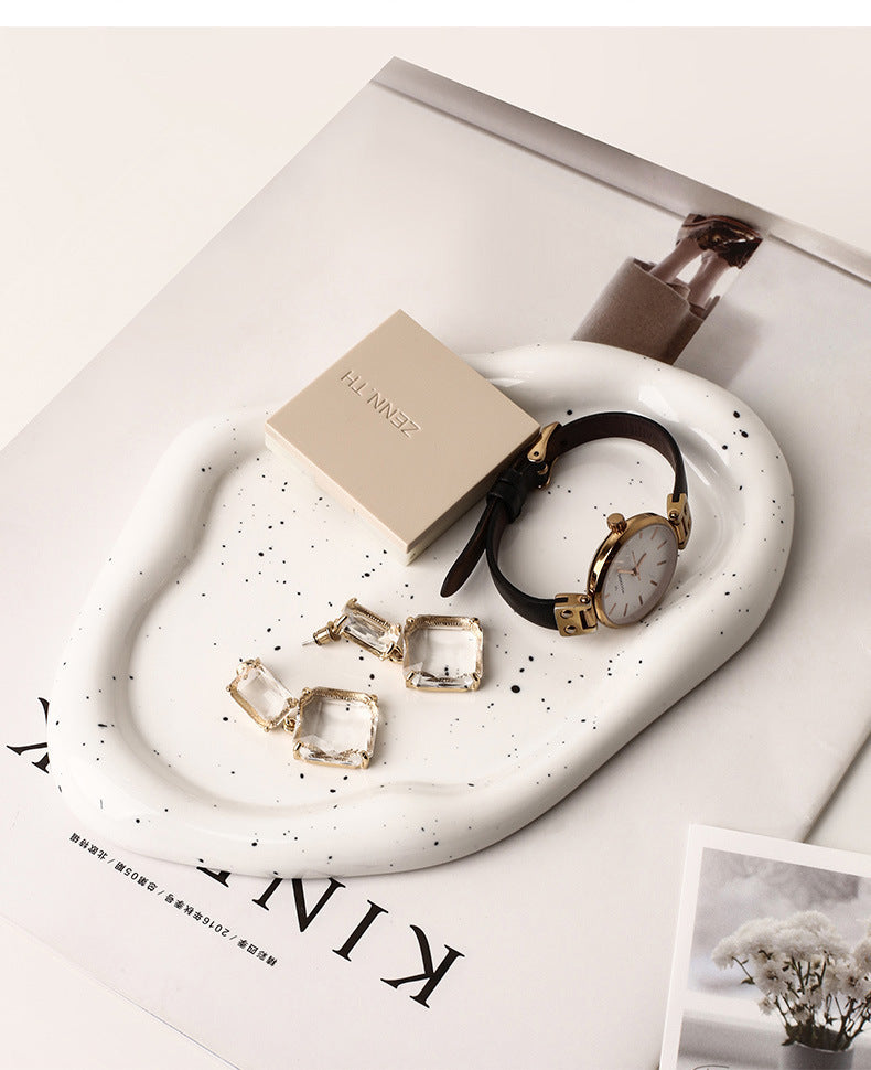 Kromadekorerad keramisk serveringsbricka – Elegant snacks- och förrättstallrik