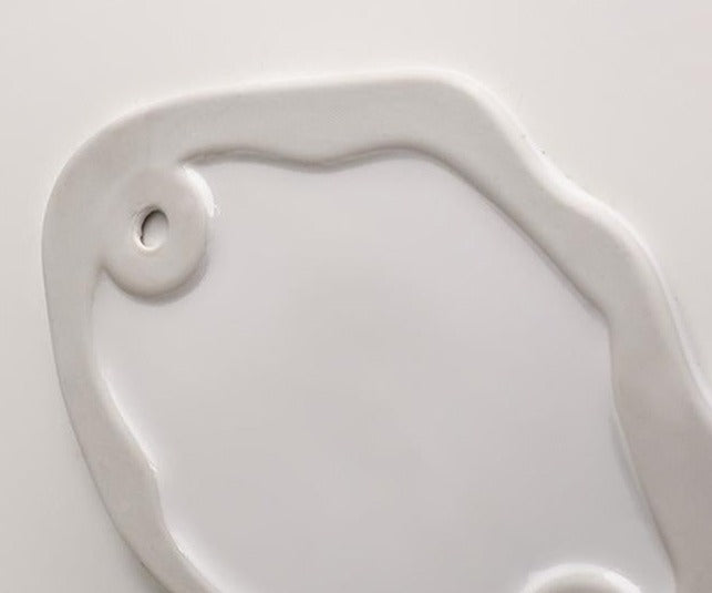 Kromadekorerad keramisk serveringsbricka – Elegant snacks- och förrättstallrik