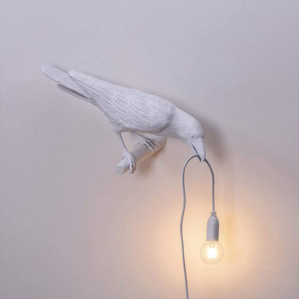 Skulptural bordslampa med djurmotiv – dekorativ belysning med hängande glödlampa