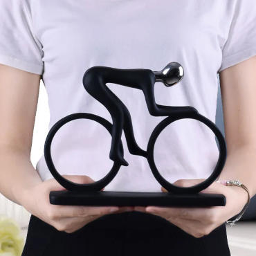 Konstnärlig cykelhjulsdekor i harts – Lyxigt inslag i hemmet och på kontoret