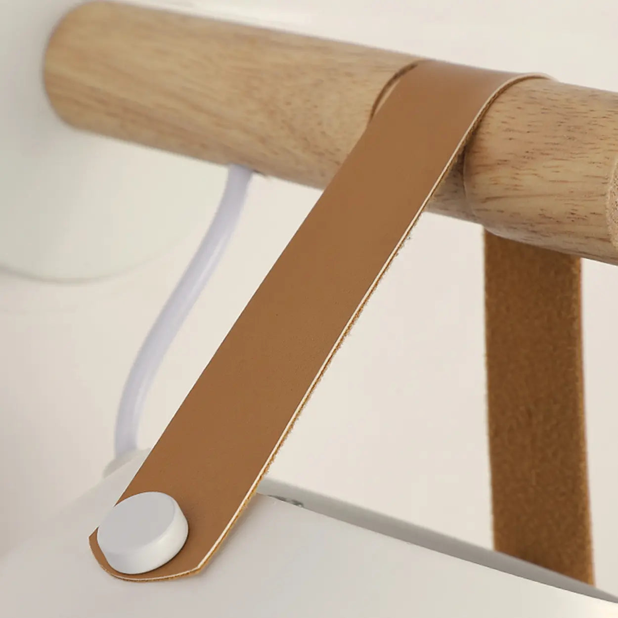 Nordisk konvägglampa med läderrem – Modern minimalistisk belysning