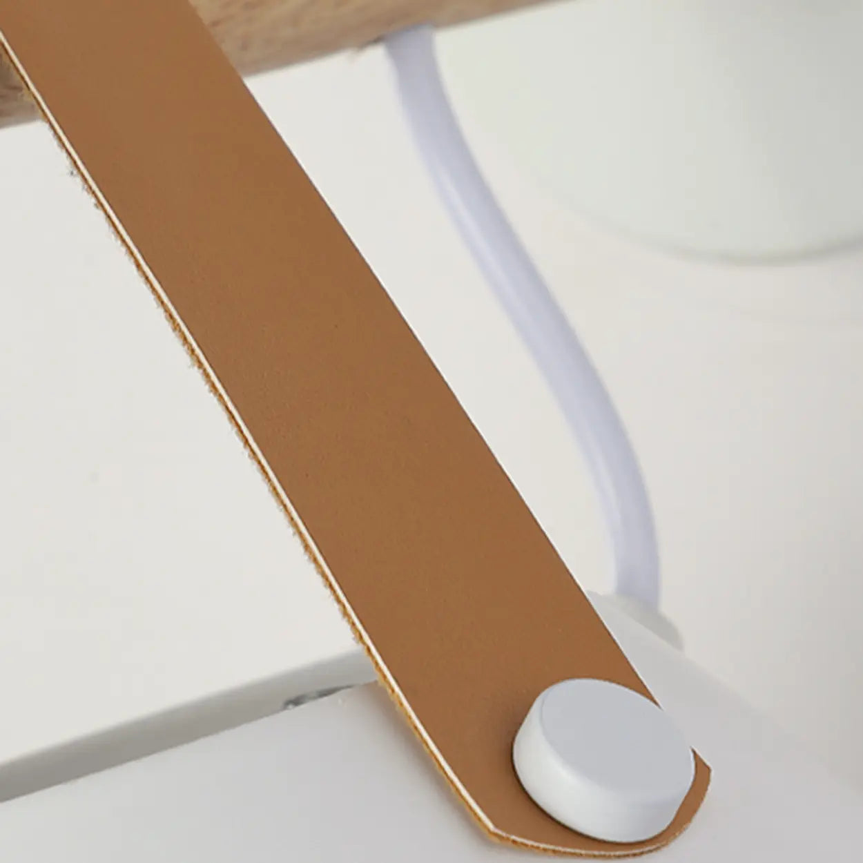Nordisk konvägglampa med läderrem – Modern minimalistisk belysning