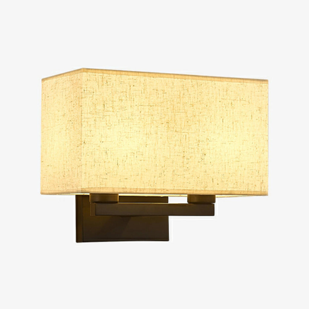 Modern vägglampa i tyg med skärm – Geometrisk design för sovrumsbelysning