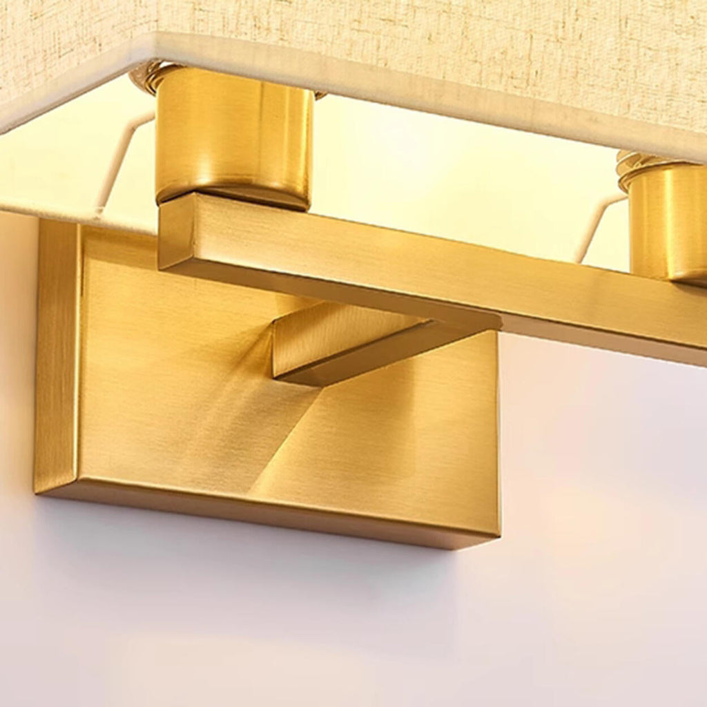 Modern vägglampa i tyg med skärm – Geometrisk design för sovrumsbelysning