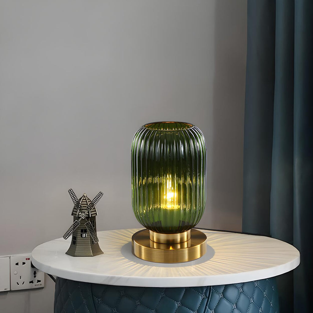 Modern geometrisk bordslampa i glas och mässing – elegant stämningsbelysning