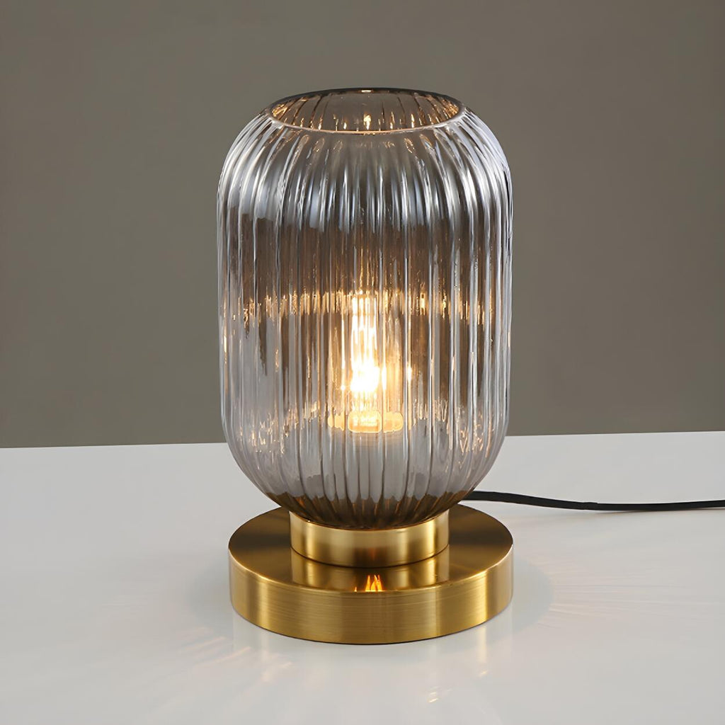 Modern geometrisk bordslampa i glas och mässing – elegant stämningsbelysning