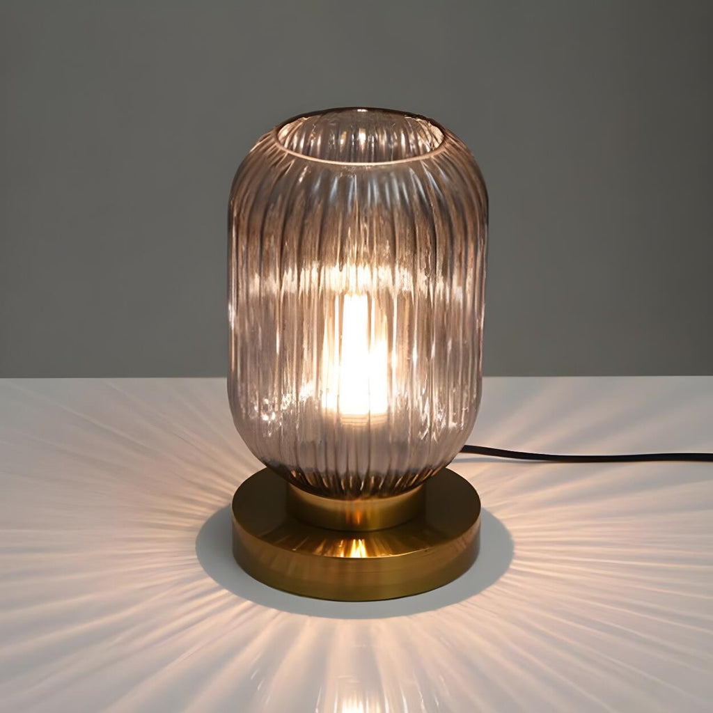 Modern geometrisk bordslampa i glas och mässing – elegant stämningsbelysning