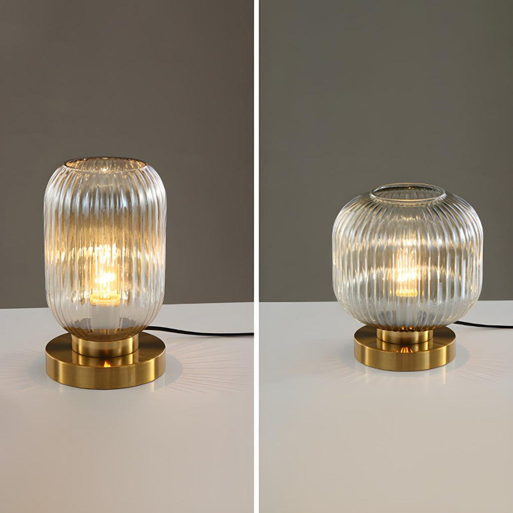 Modern geometrisk bordslampa i glas och mässing – elegant stämningsbelysning