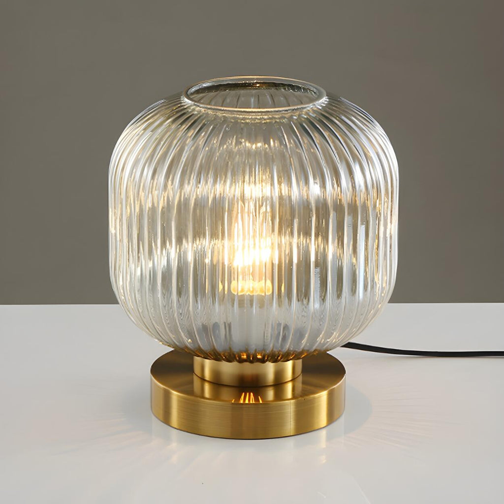 Modern geometrisk bordslampa i glas och mässing – elegant stämningsbelysning
